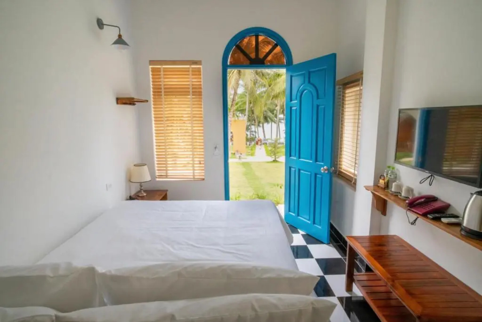 Vida Loca Resort & Sunset Beach