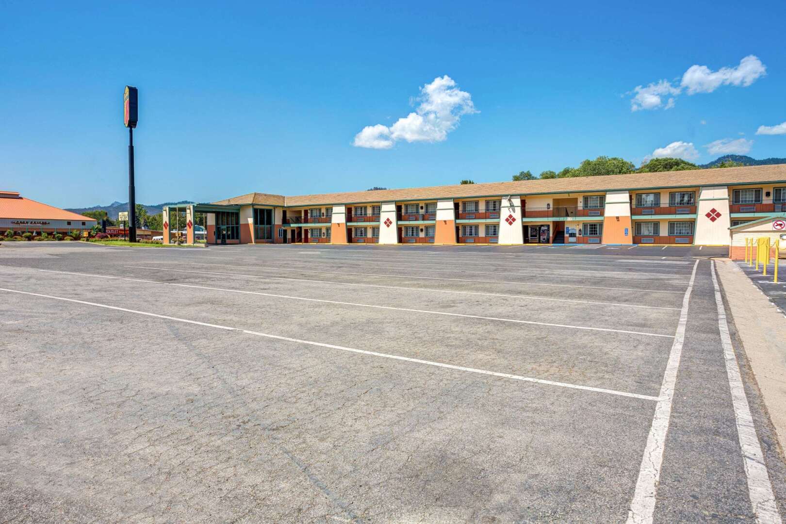 Super 8 by Wyndham Yreka