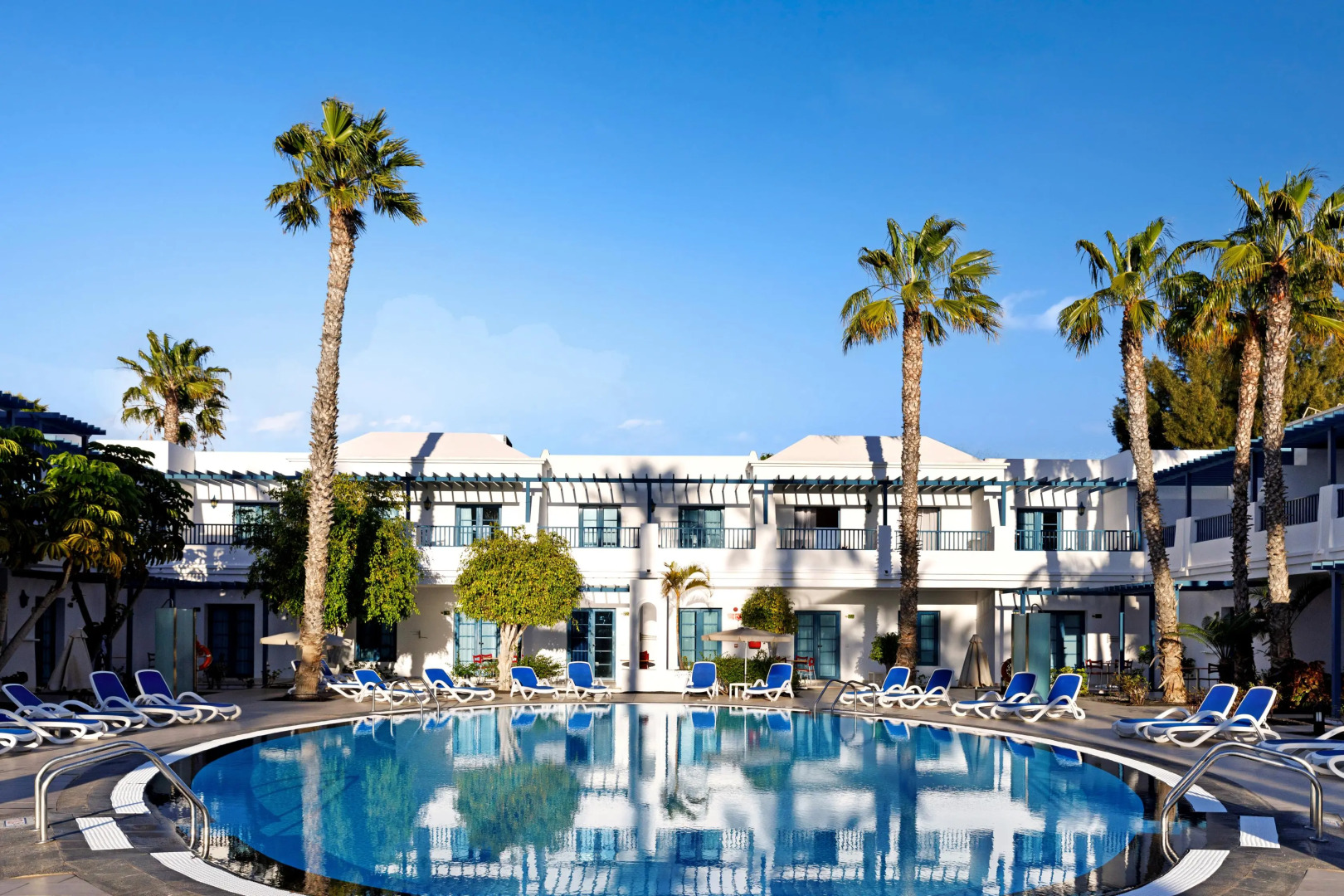 Отель THB Tropical Island Aparthotel