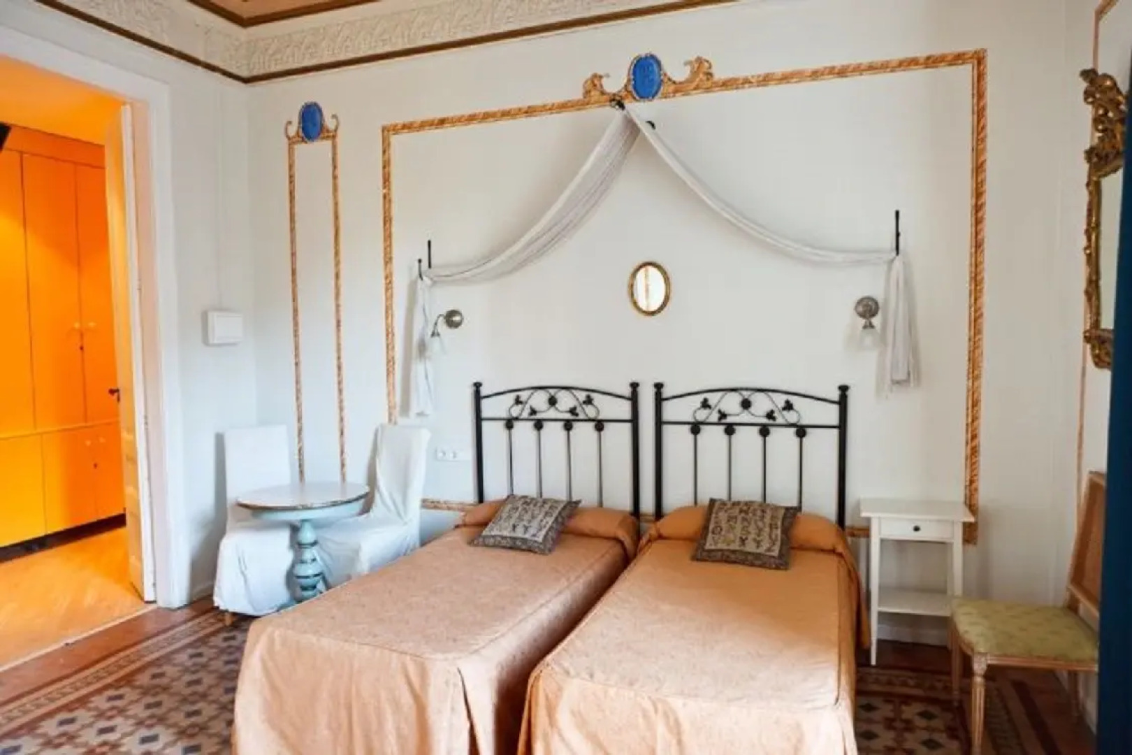 Casa Consell Gran Vía, Guest House