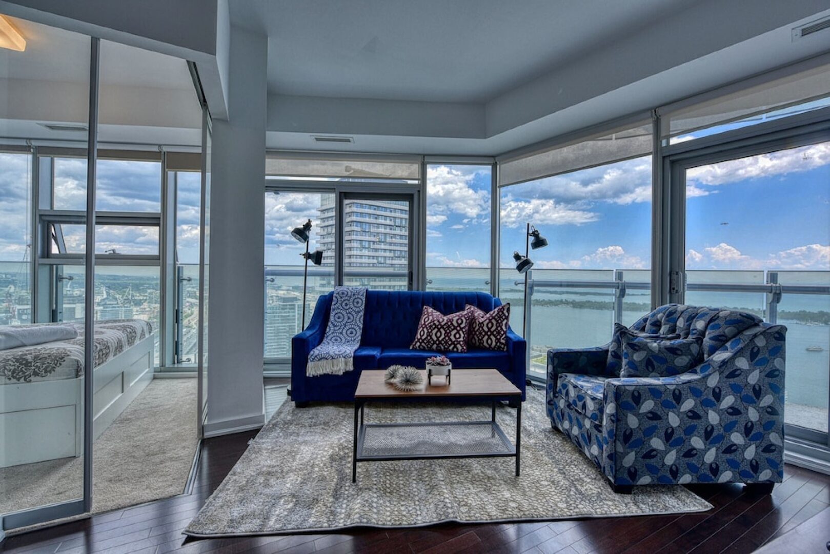 Sarkar Suites - Entertainment District