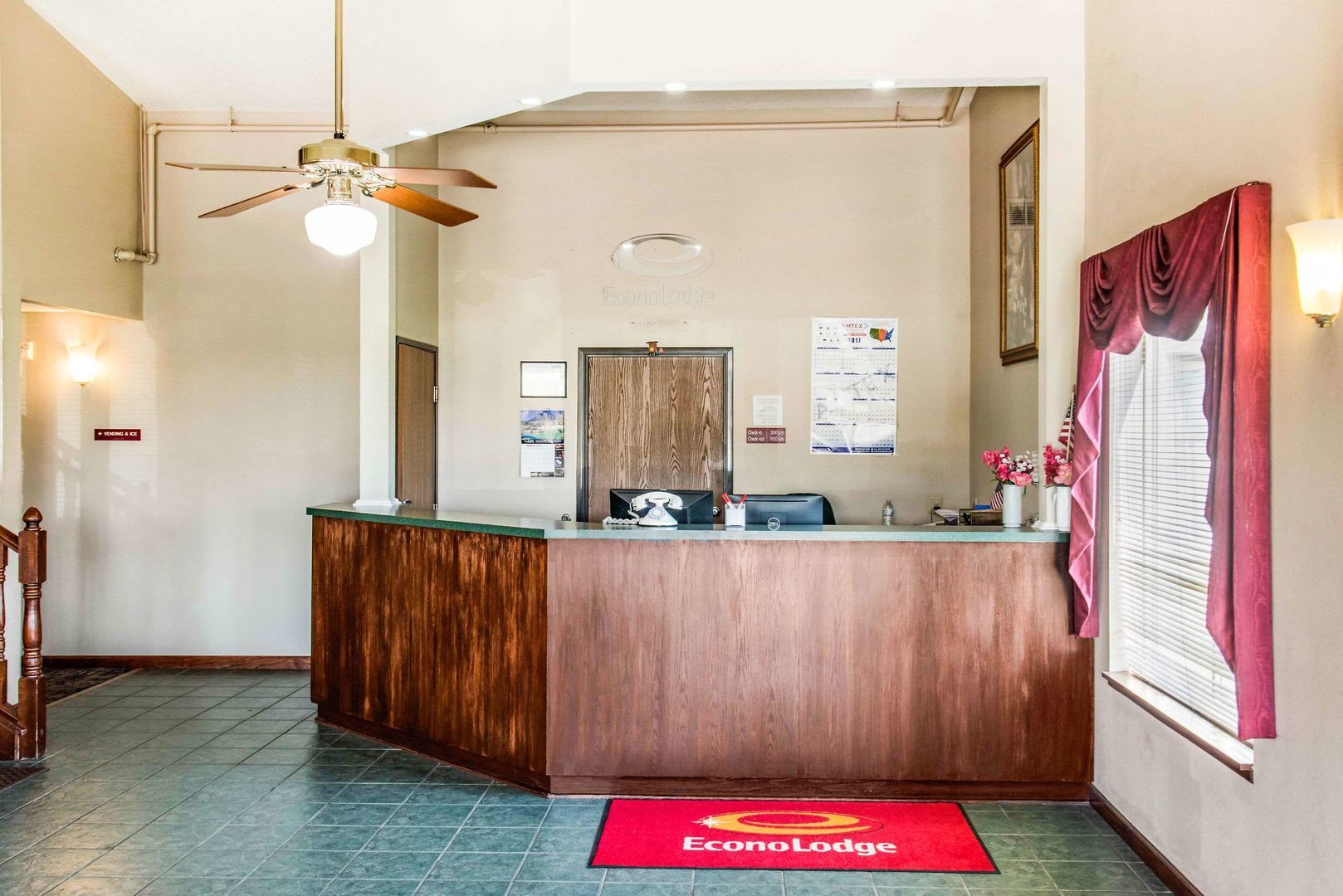 Travelers Lodge & Suites