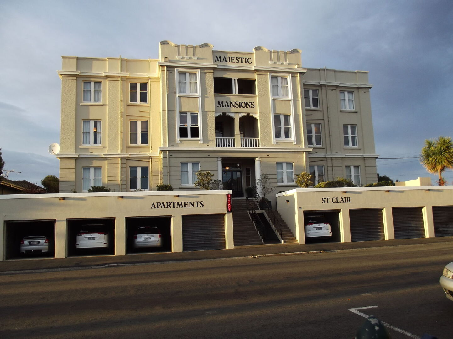 Majestic Mansions - Apartments at St Clair