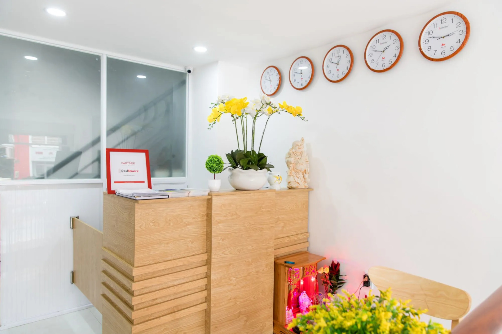 RedDoorz Plus near Nguyen Hue Walking Street