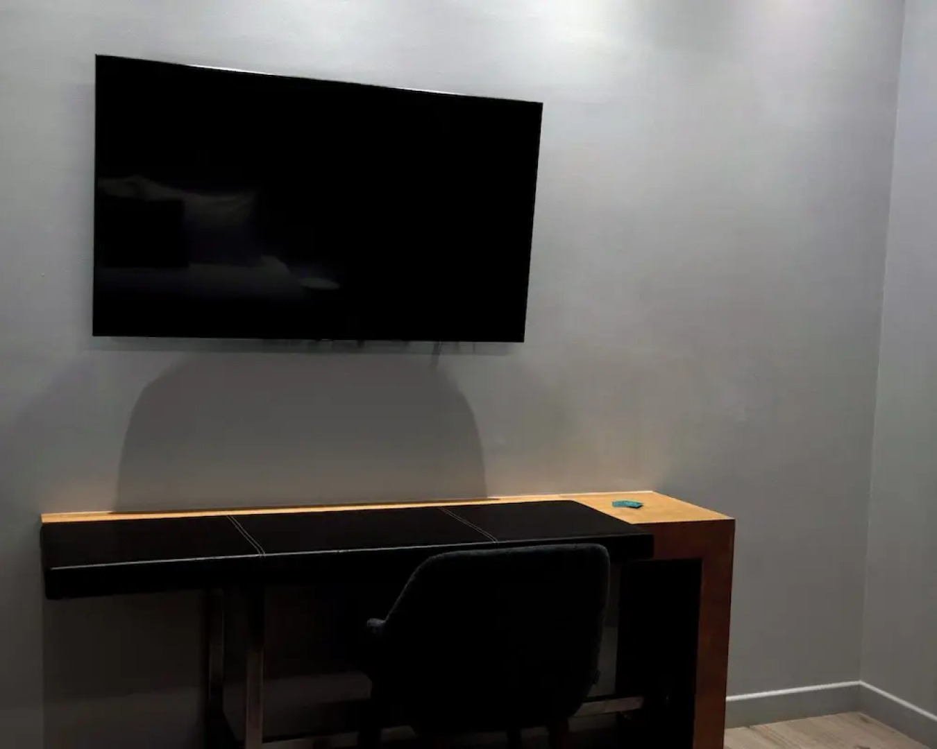 ILION Air Host - Near Athens International Airport