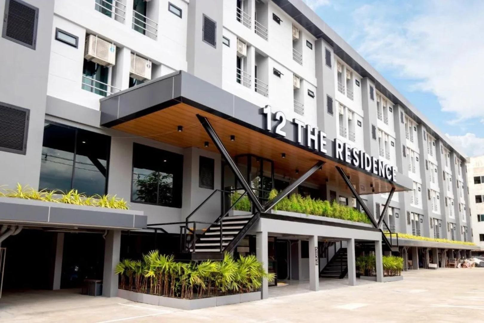 12 The Residence Hotel