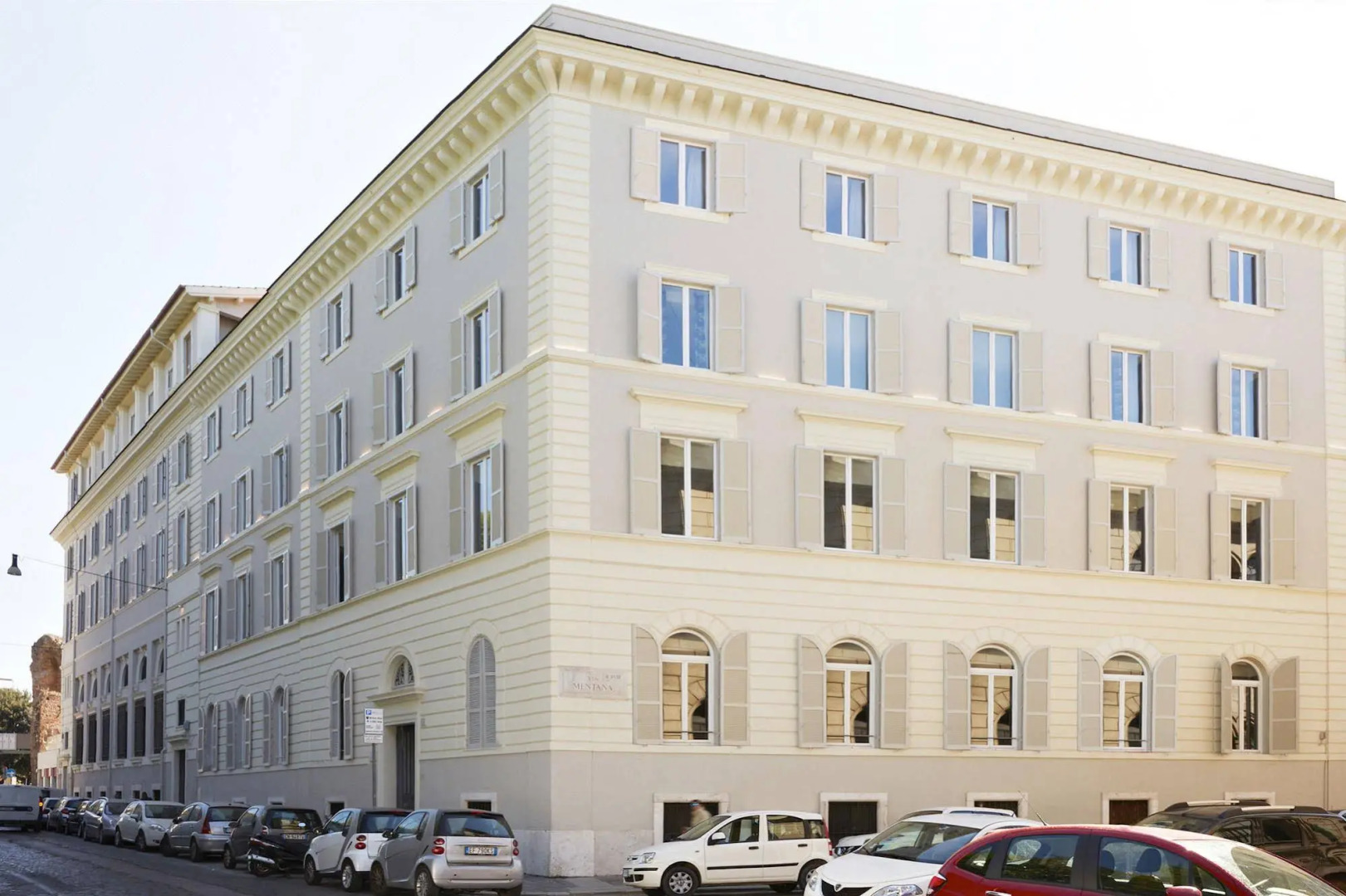 Отель The Building