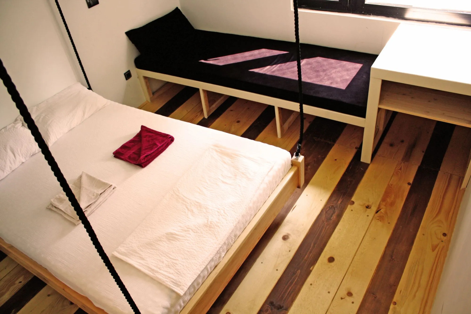 ArkaBarka Floating Hostel and Apartments