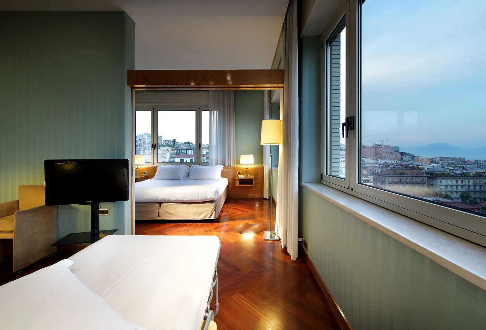 Отель Exe Majestic