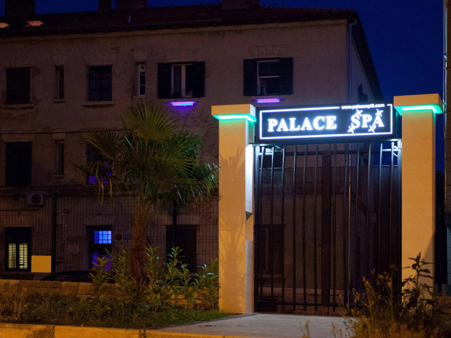 Authentic Luxury Rooms