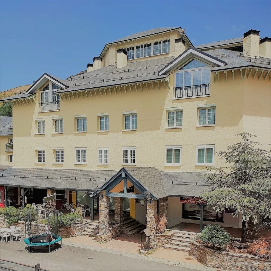 Todosierranevada Zona Baja Junto a los Telecabinas