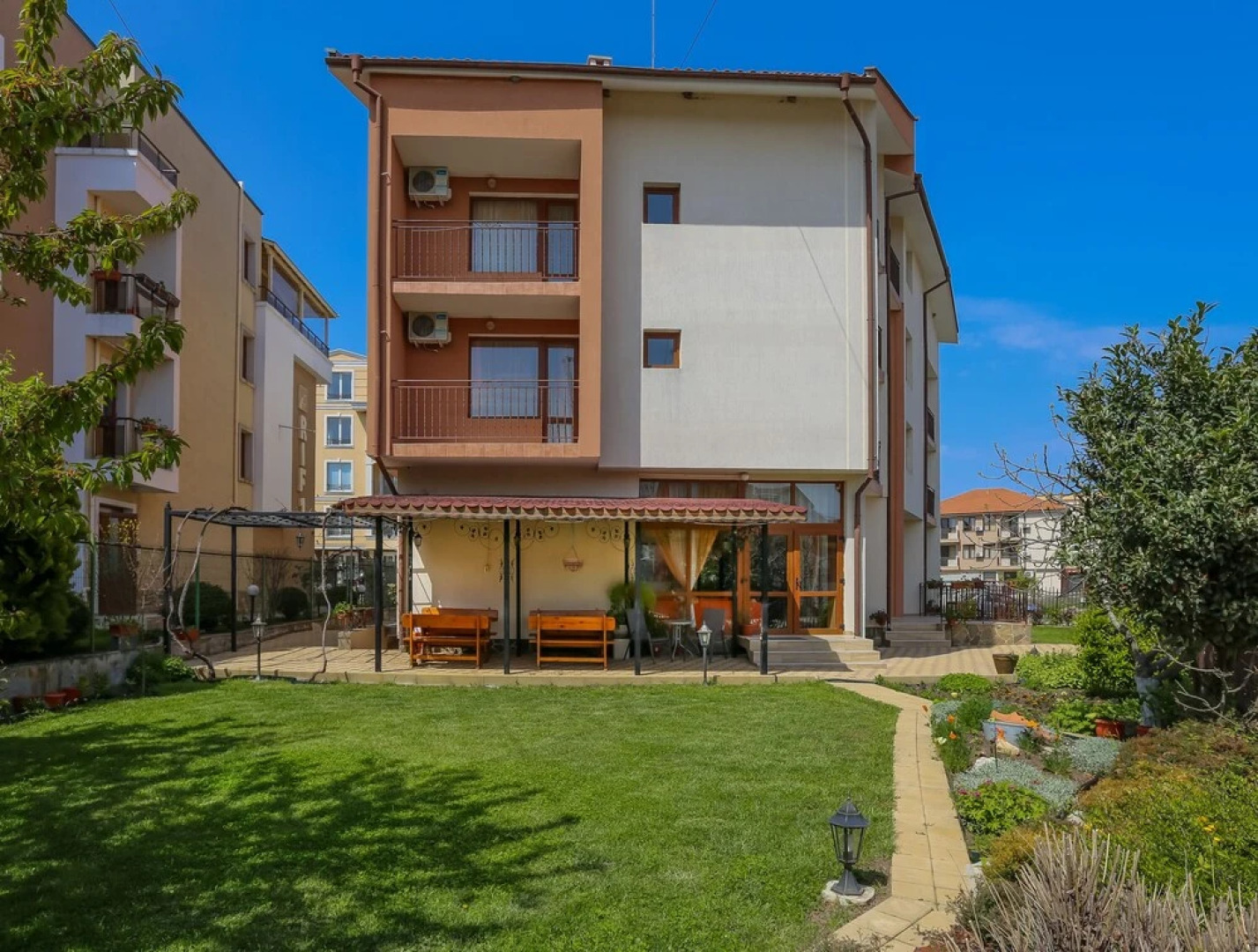 2 Bedroom Apartment in Dafinka Guest House