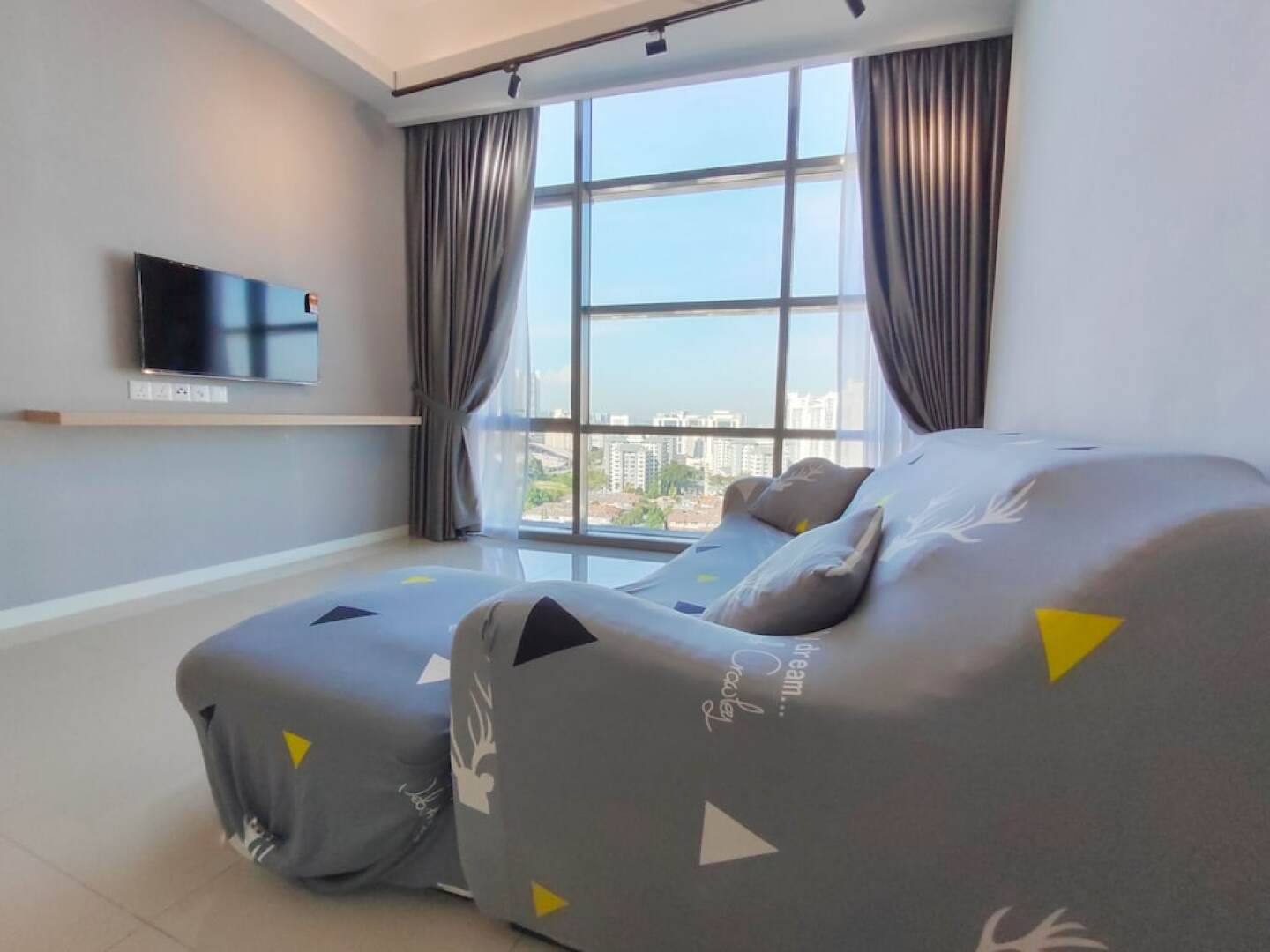 Executive Azure Next to New World Hotel