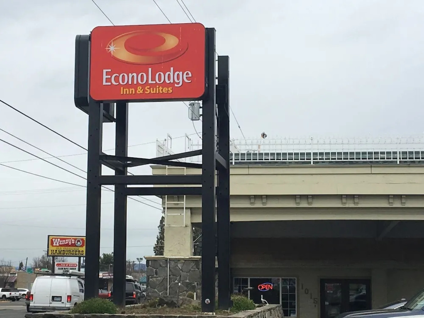 Econo Lodge Inn & Suites Central