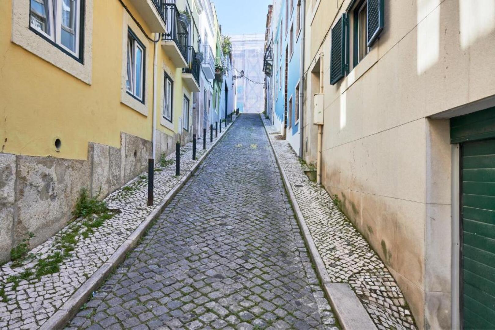 Spacious and Renovated Apartment With Amazing Patio, By TimeCooler