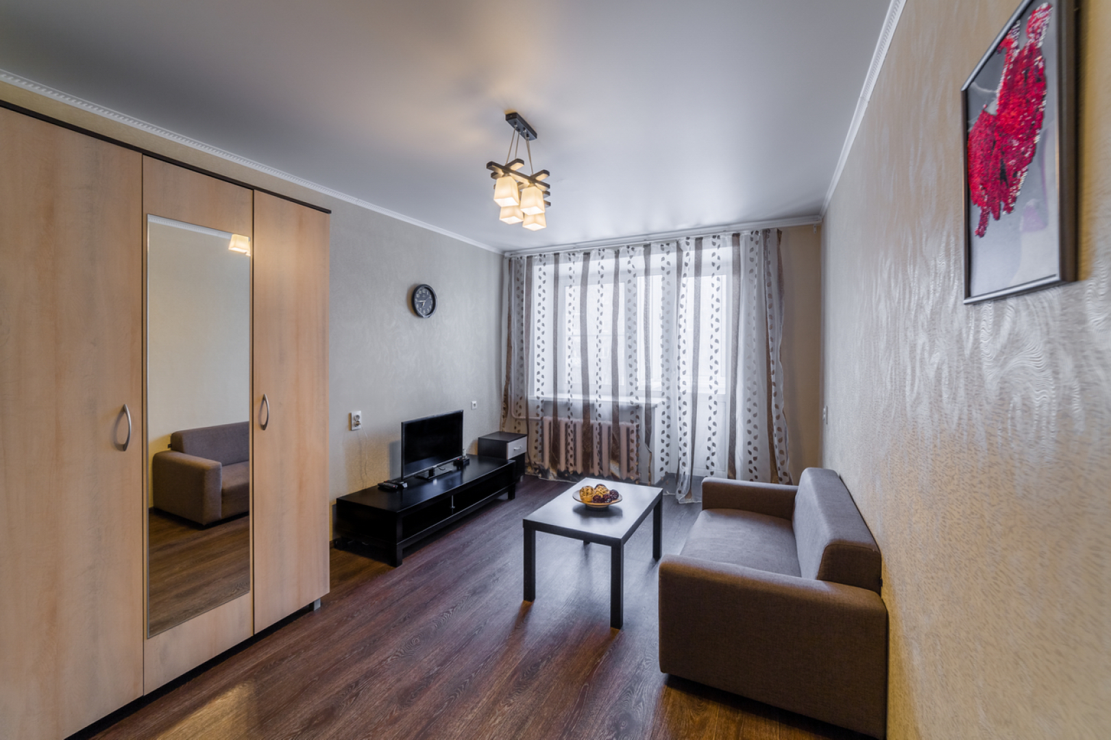 Апартаменты 2 Яр-сутки на Угличской 3