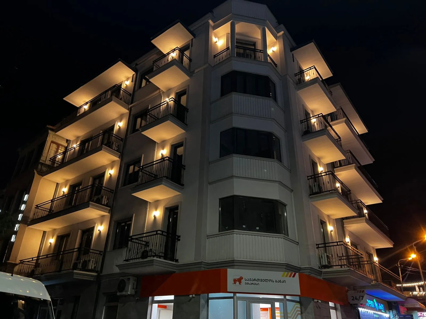 Apartments Leitmotif