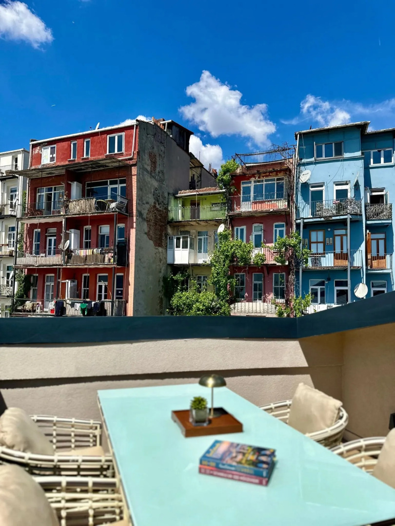 Отель Weingart Suites