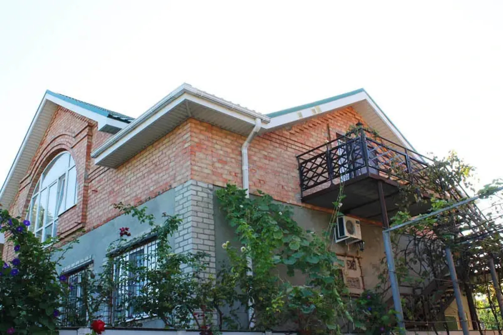 Частный дом Таунхаус со своим двором Кубанский Дворик 1