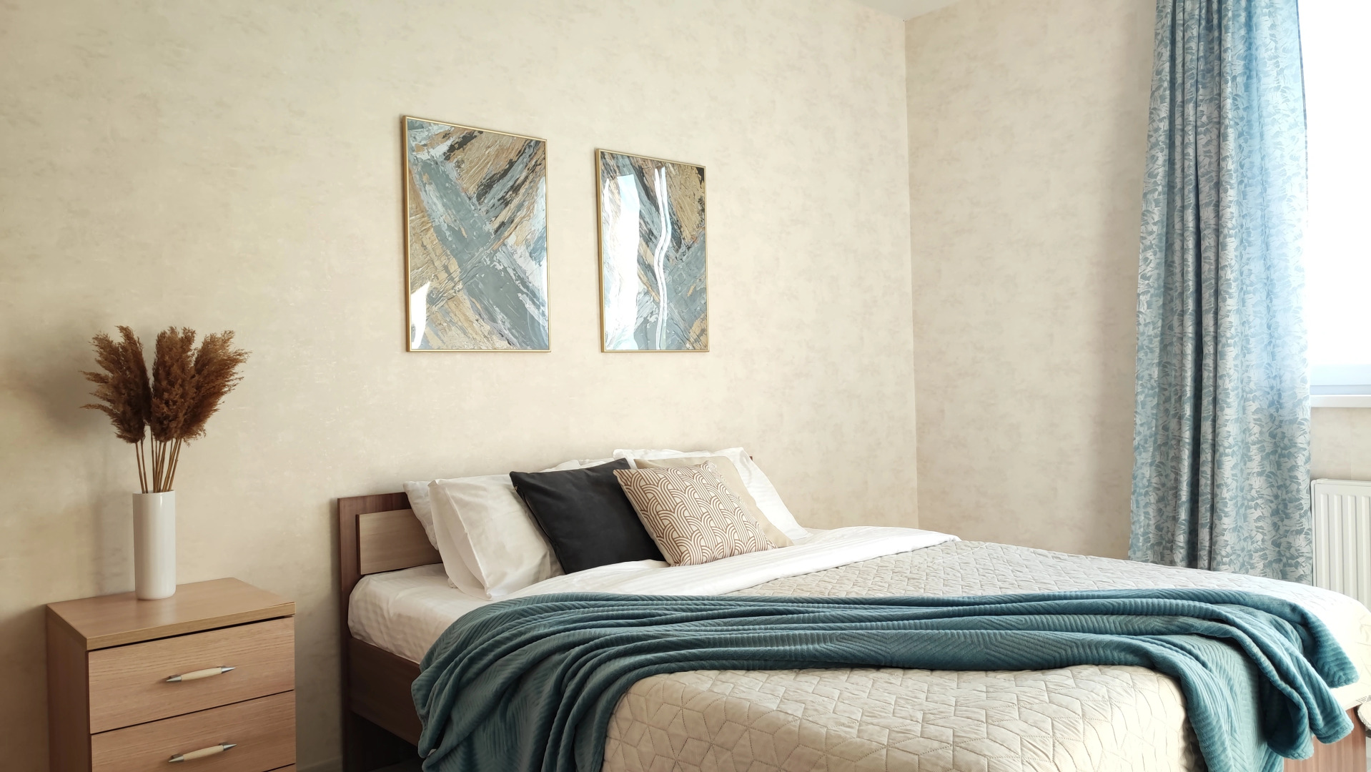 Апартаменты Panda Home с видом на мост влюблённых