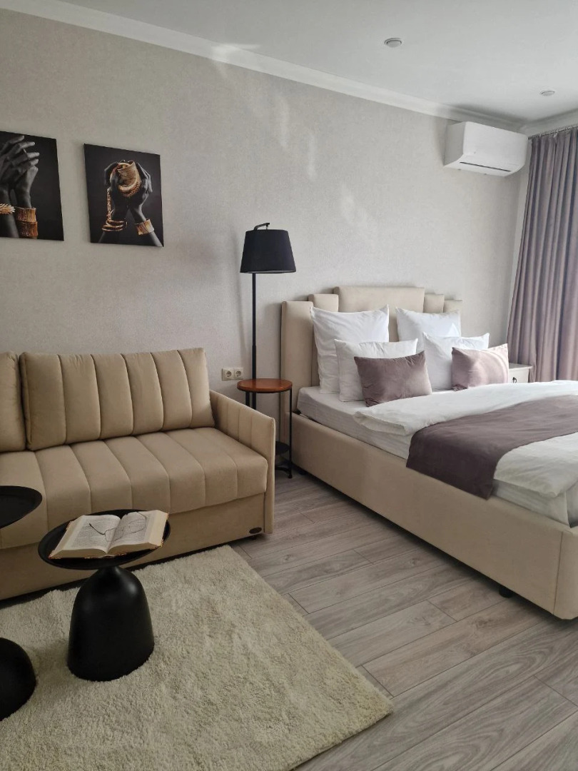 Квартира Flatirini с панорамными окнами в ЖК Весна