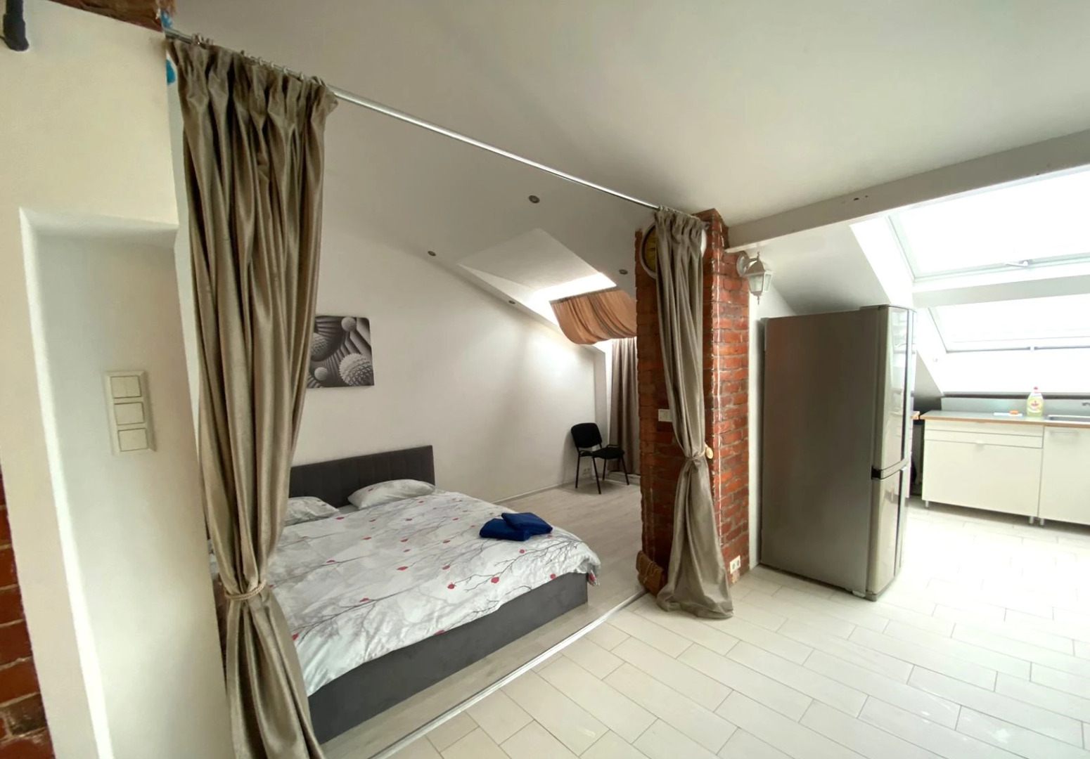 Апартаменты Уютная квартира с мансардными окнами у Эрмитажа