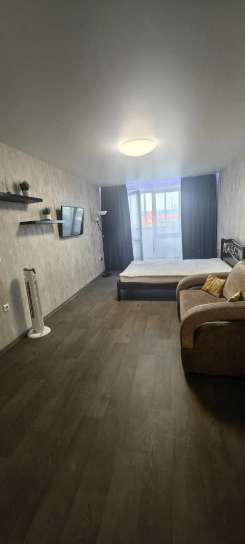 Квартира студия на Строителей с видом на ТЦ Планета