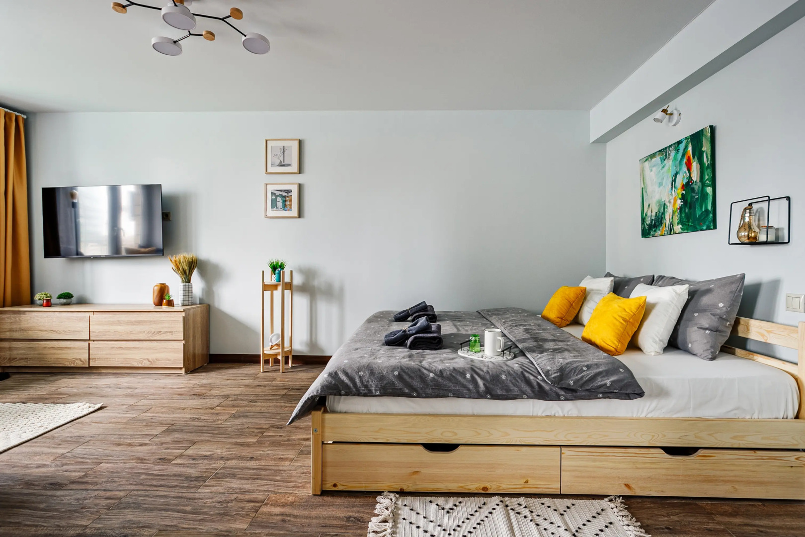 Апартаменты Butyrsky Cozy with Terrace, Parking and King-size Bed