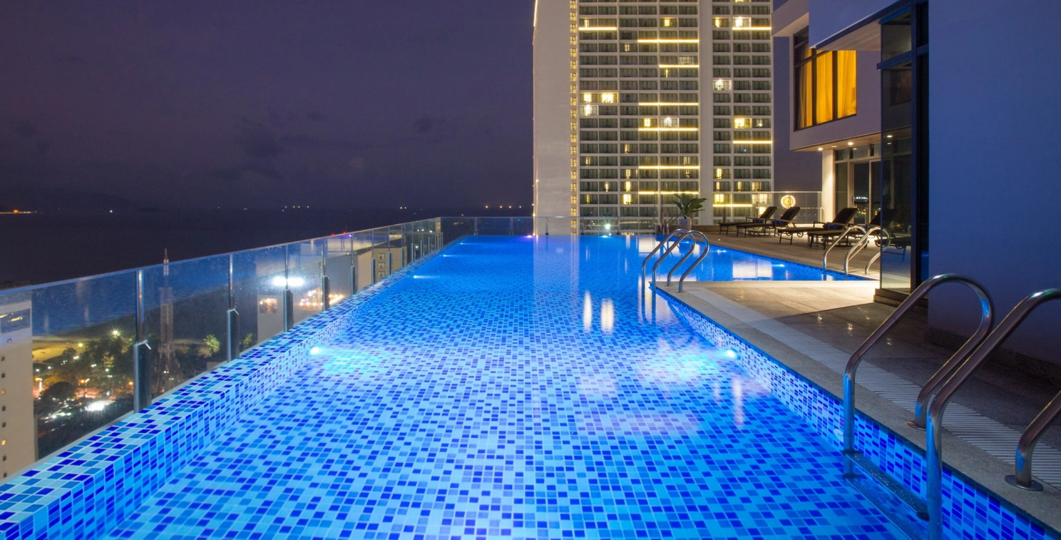 Отель Green Beach Nha Trang