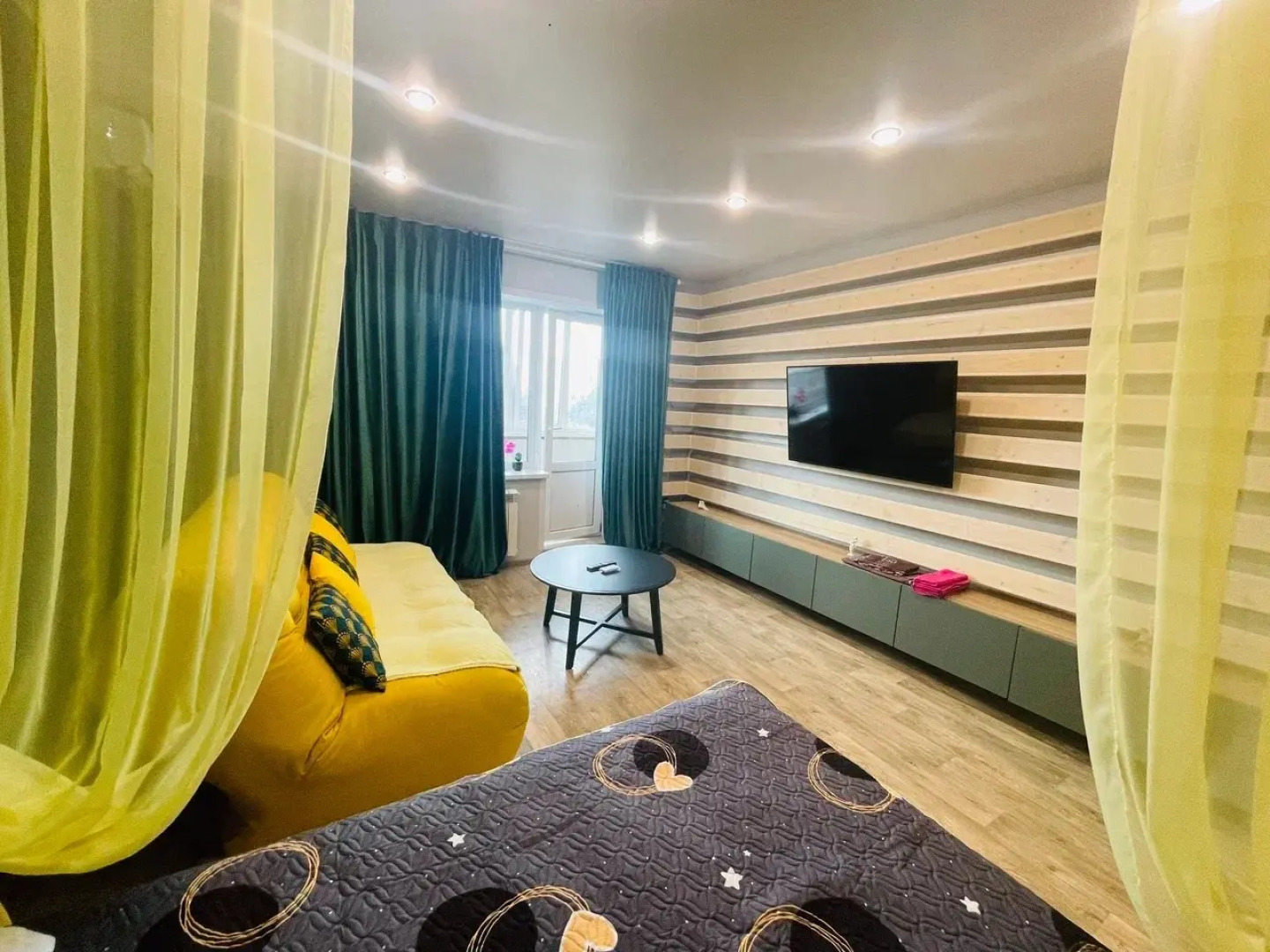 Квартира Стильная и Яркая на Революционной