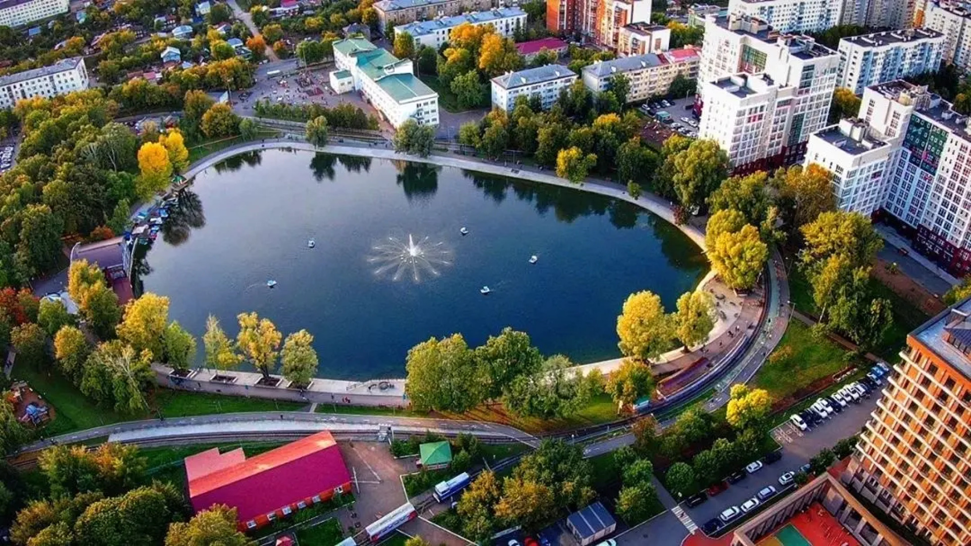 Квартира Дом у Озера в Парке Якутова