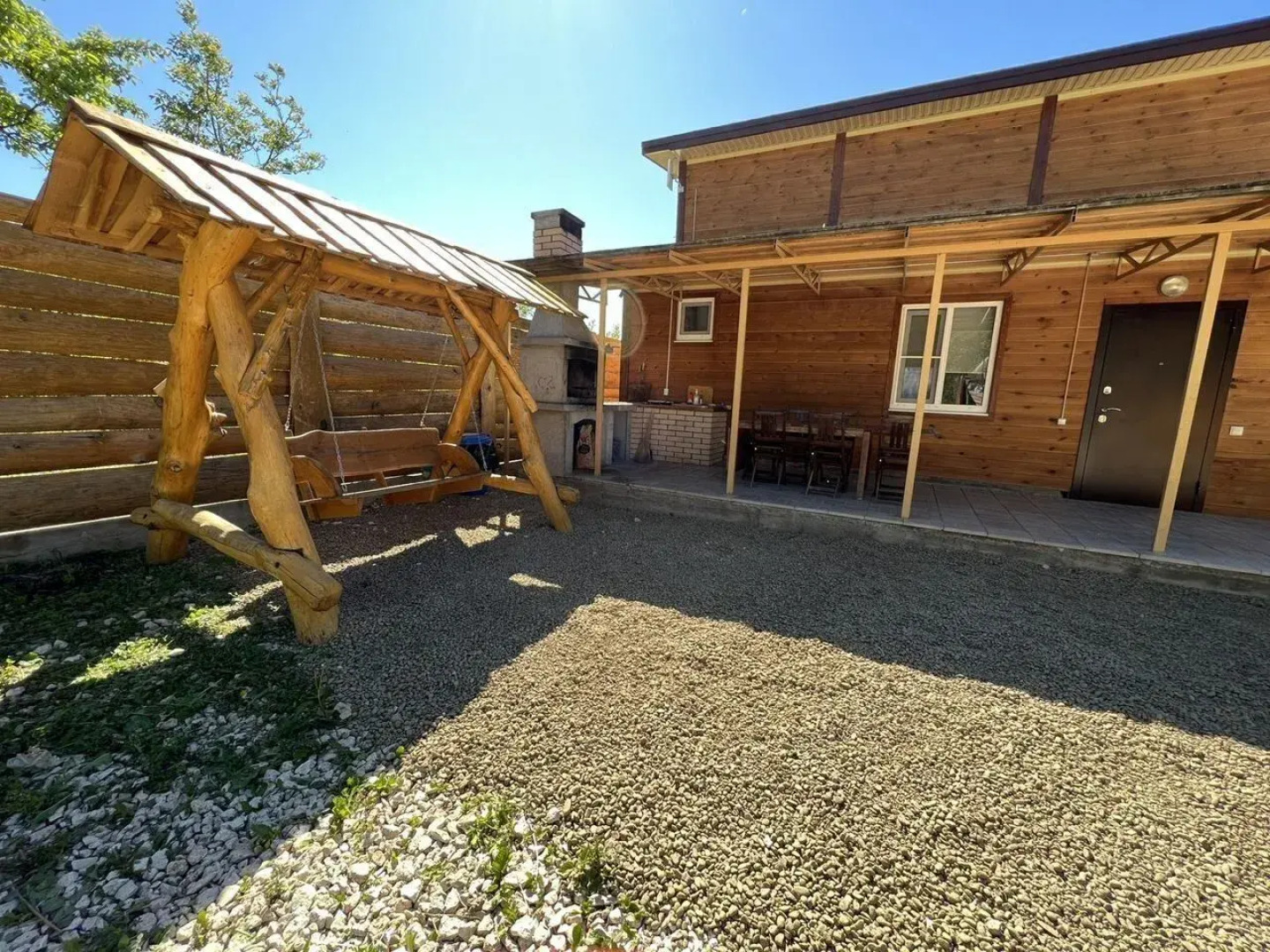 Частный дом с баней бассейном и мангалом на берегу реки