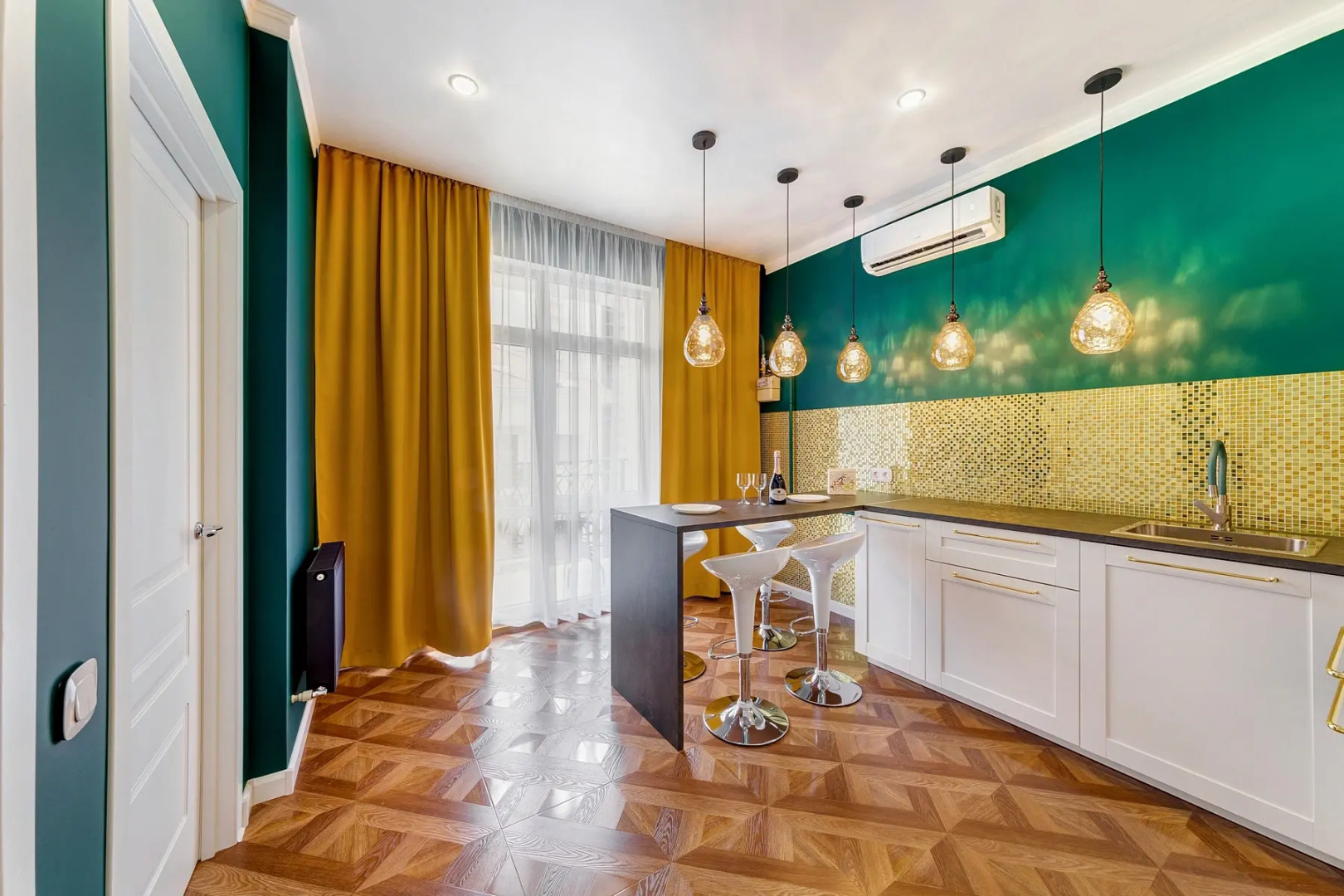 Квартира  Двухкомнатная с Видом на Море и Горы ЖК Изумрудный город до 4 человек