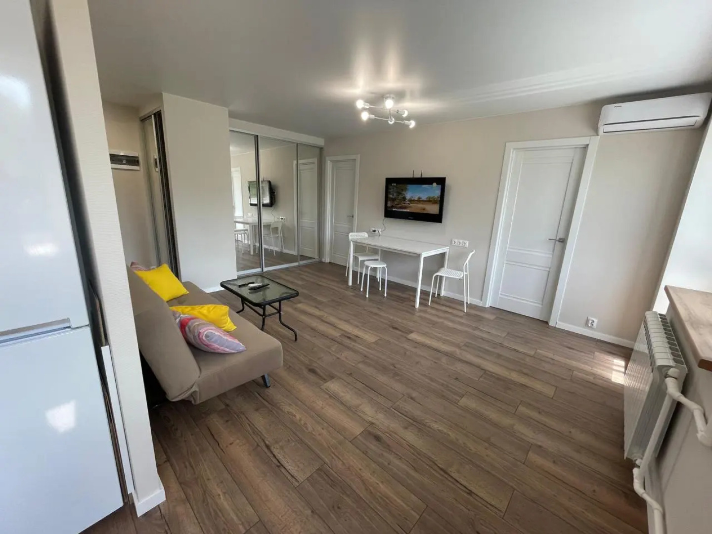 Апартаменты 2-х комнатные апартаменты на Есенина 69