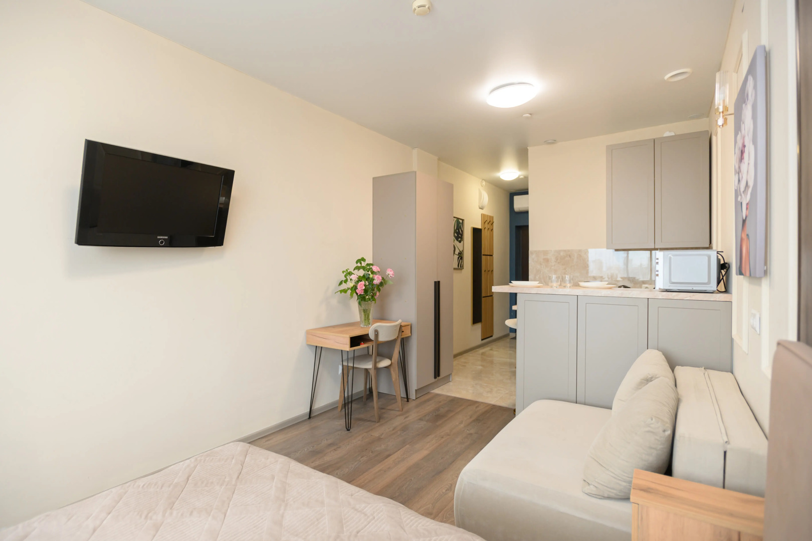 Апартаменты ApartHause с кофемашиной  рабочим местом и стильным дизайном