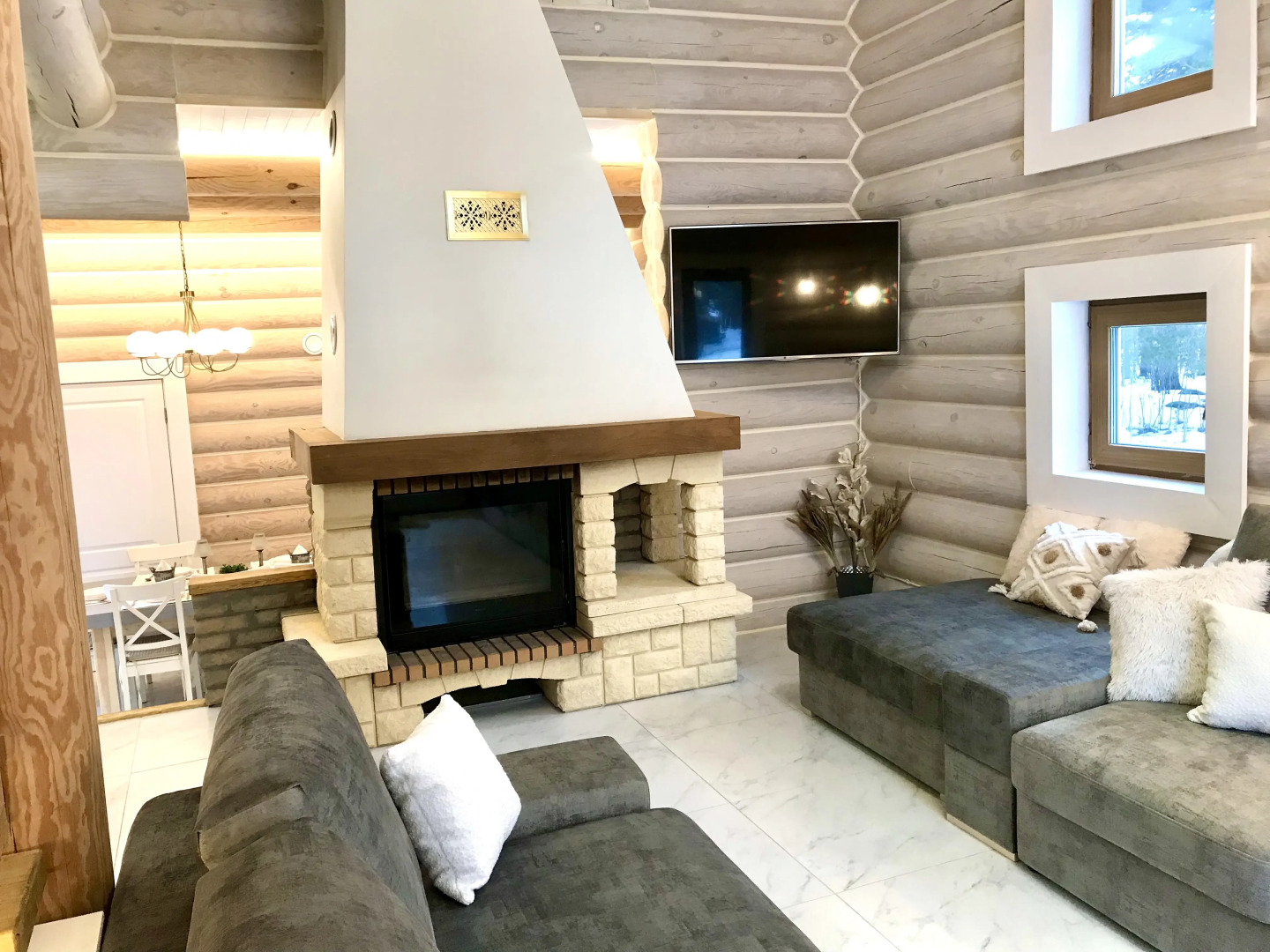 Шале на Скале с Видом на Озеро