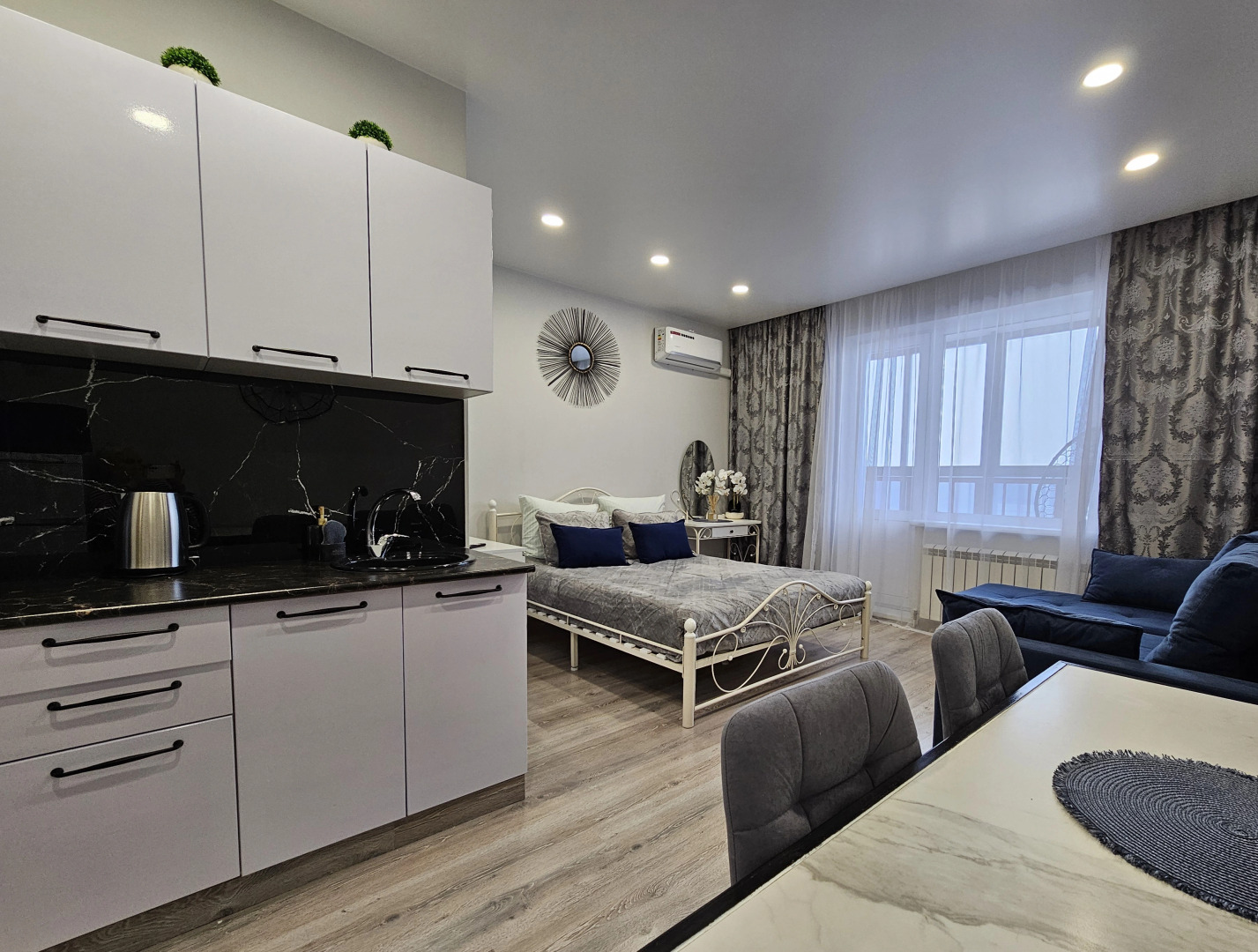 Квартира Студия у Метро на 25 Этаже