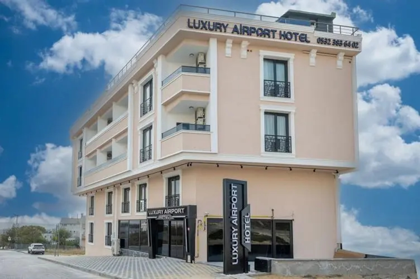 Luxury Airport Hotel by Zazzoni
