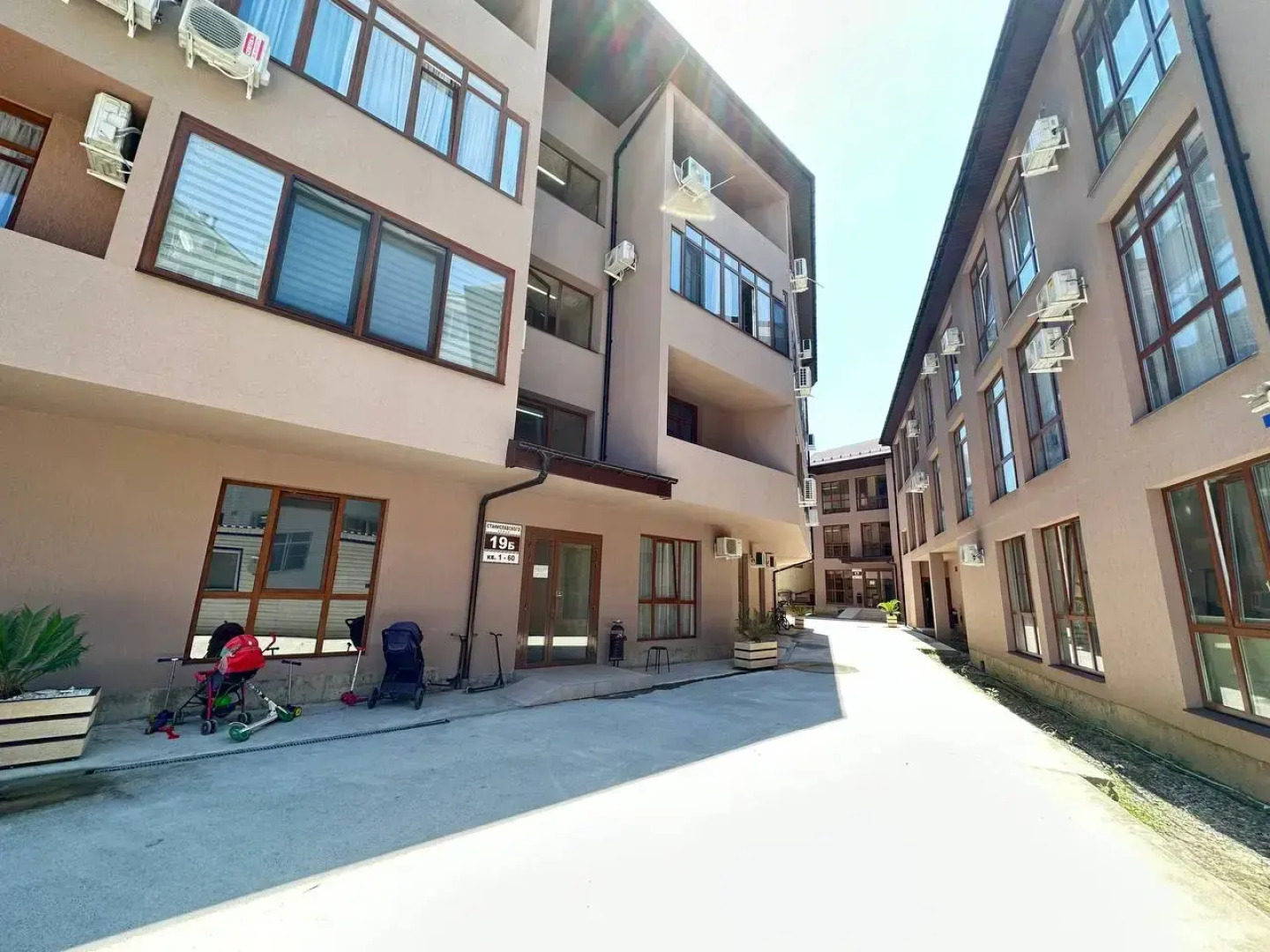 Апартаменты Актер House