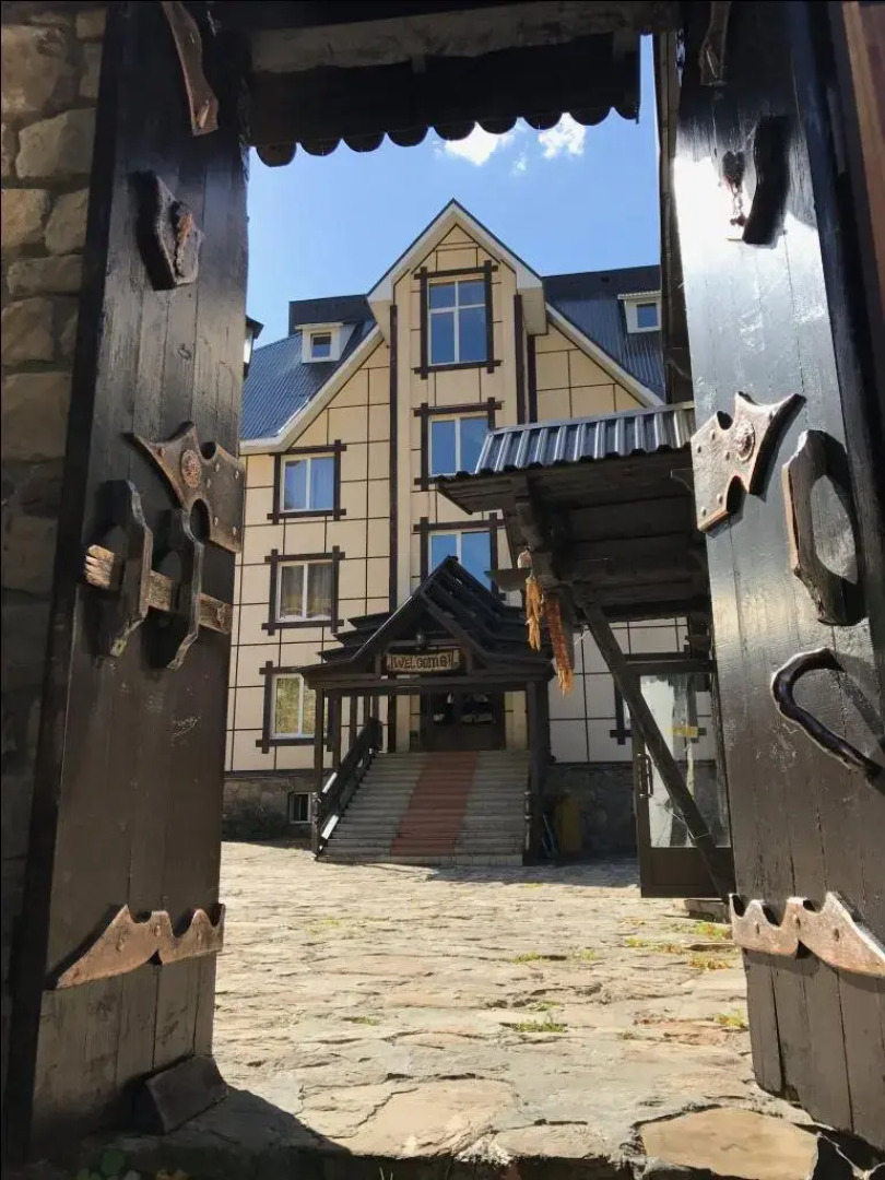 Отель NATIONAL Dombay