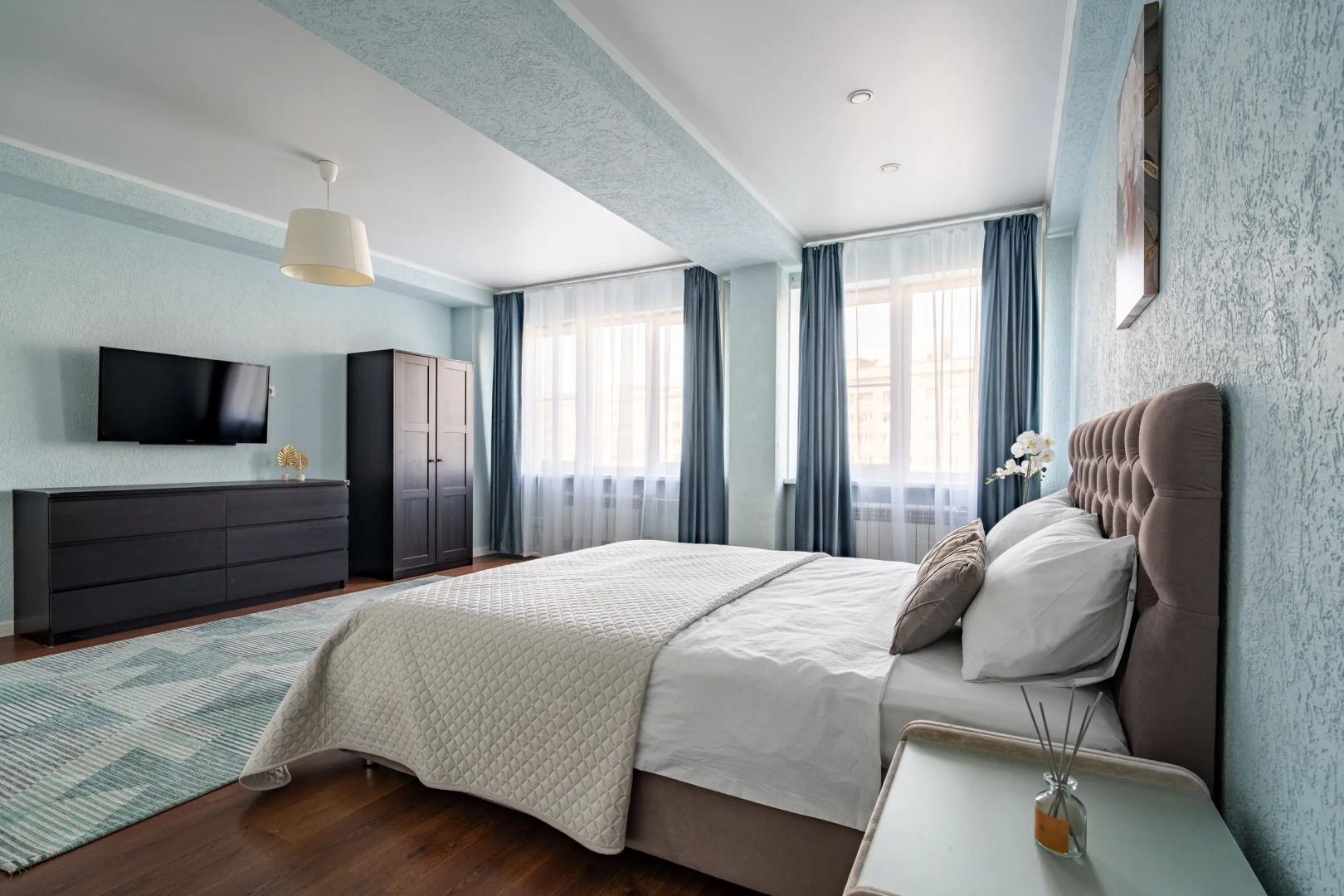 Квартира KRASROOM на Набережной Енисея