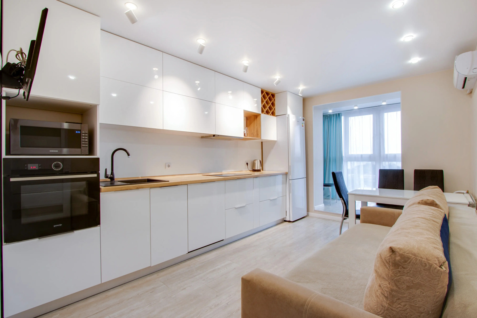 Апартаменты Трёхкомнатные в центре города по Ленинградской 2