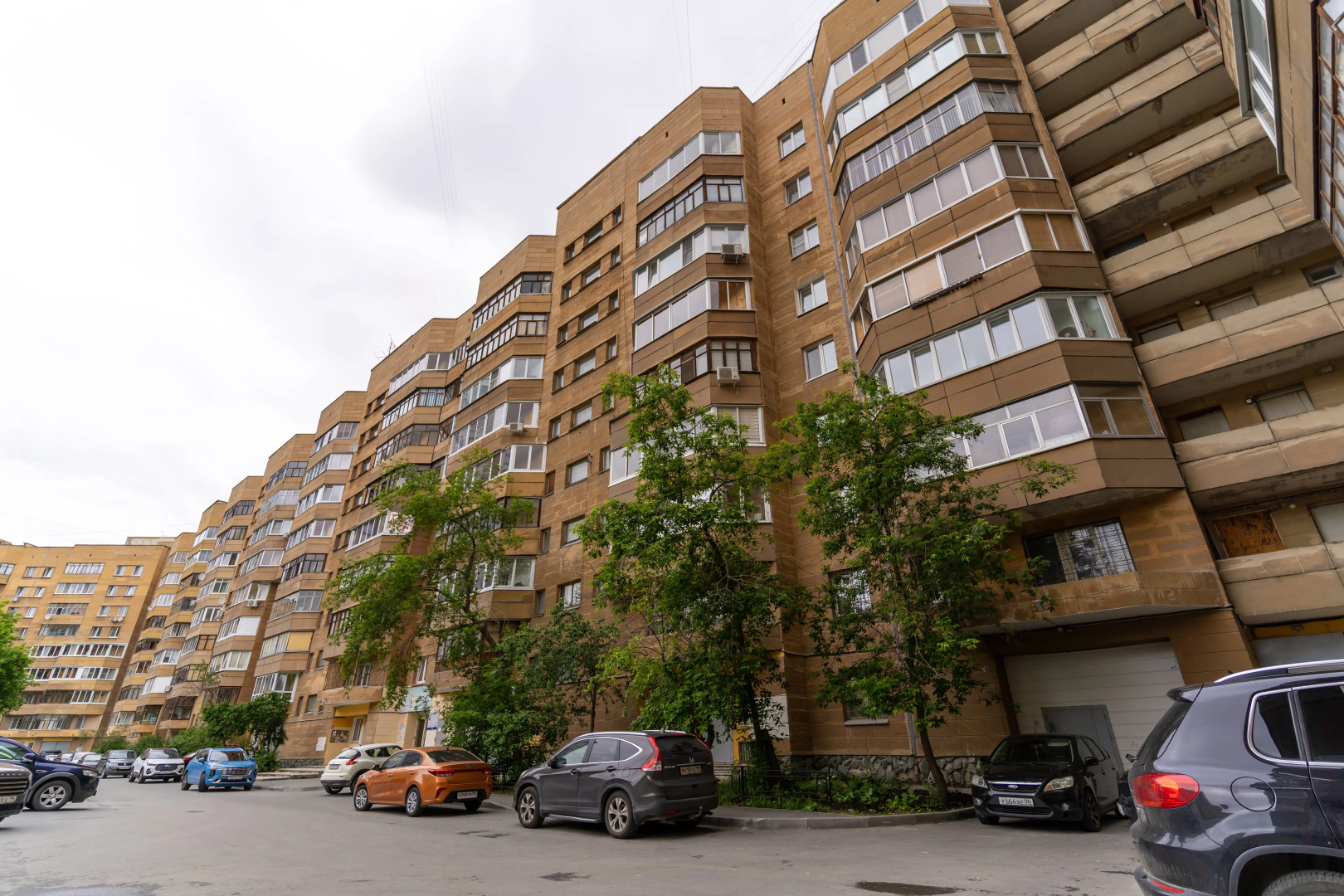 Апартаменты Трёхкомнатные с джакузи на Антона Валека 12