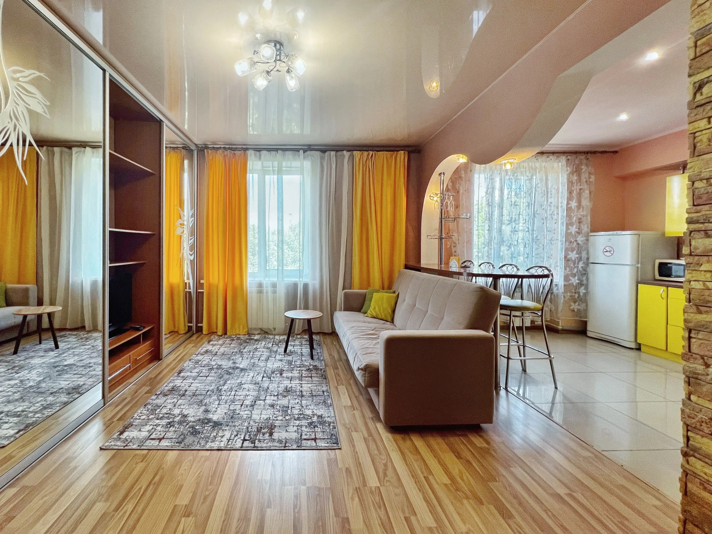 Апартаменты "Granada" Отличный вариант двухкомнатной квартиры в центре города недалеко от ЖД Вокзала