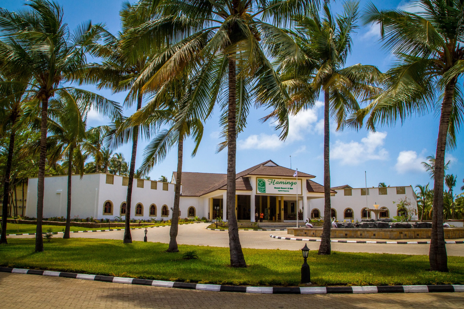 Отель Flamingo Beach Resort & Spa