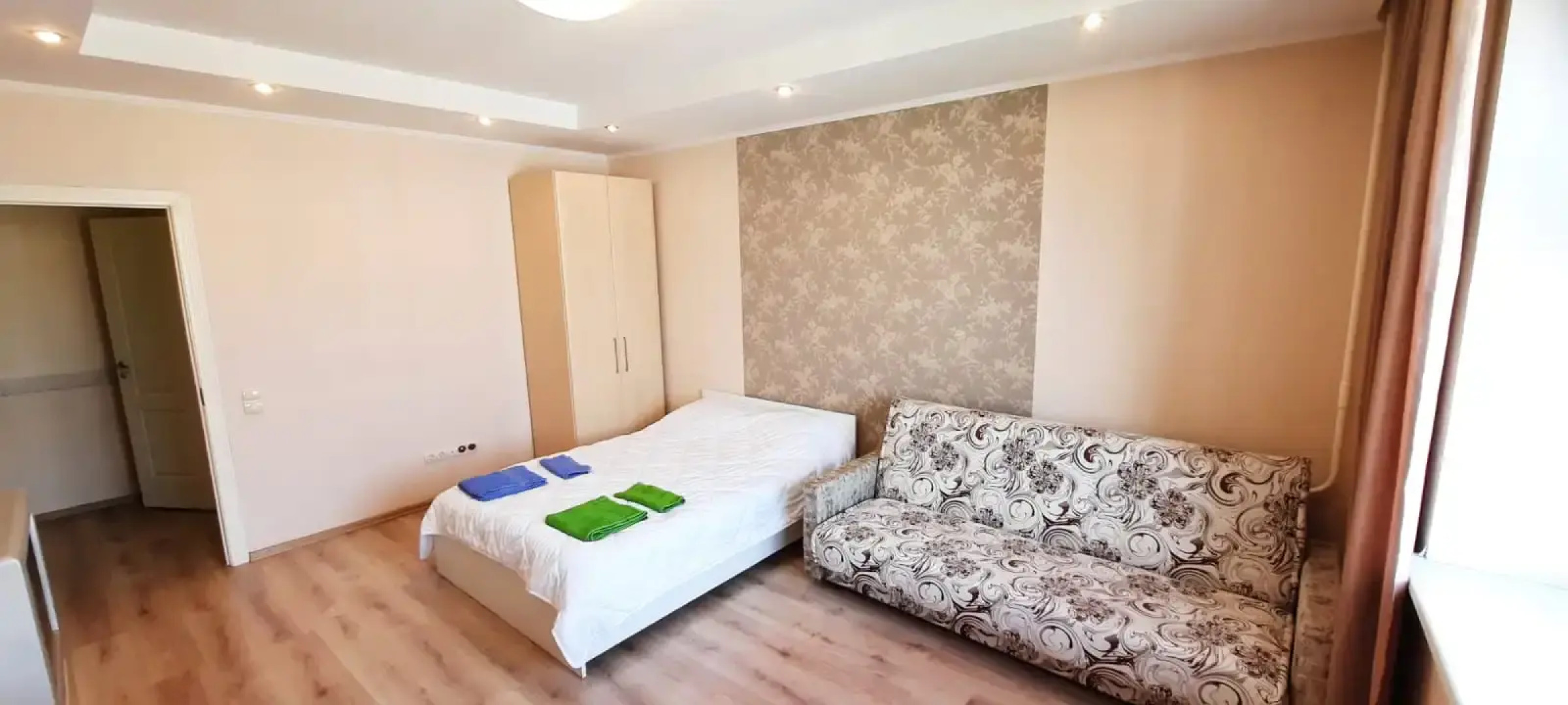 Квартира Уютная с большой кухней и лоджией в центре