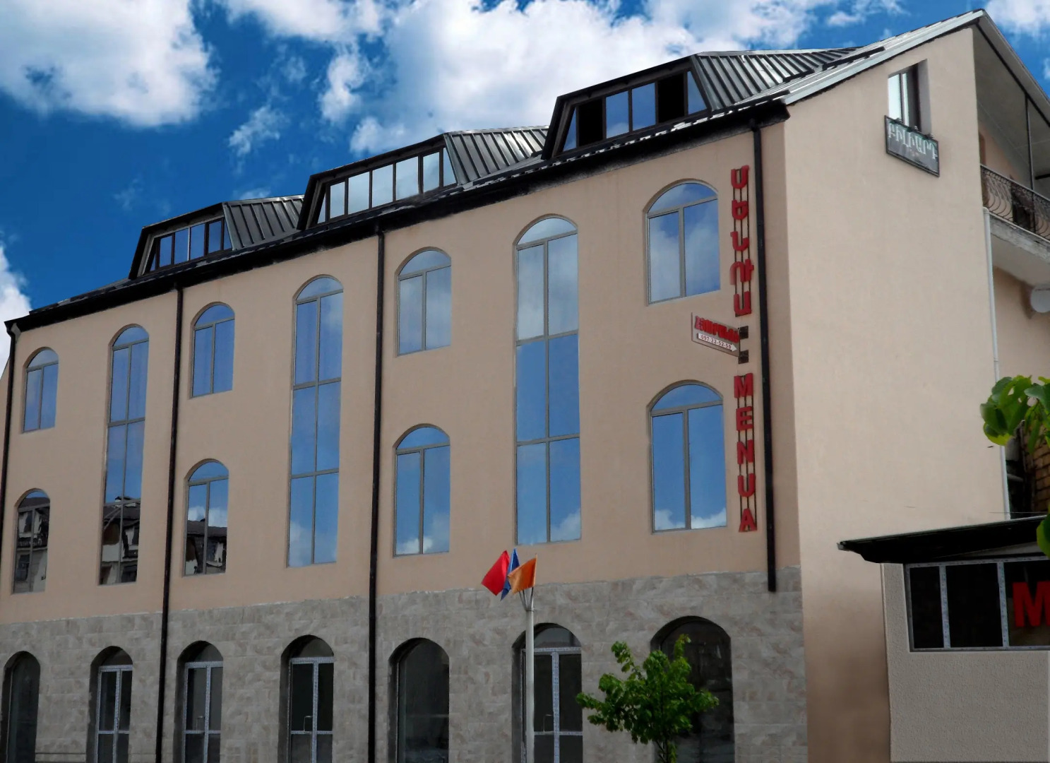 Отель Менуа