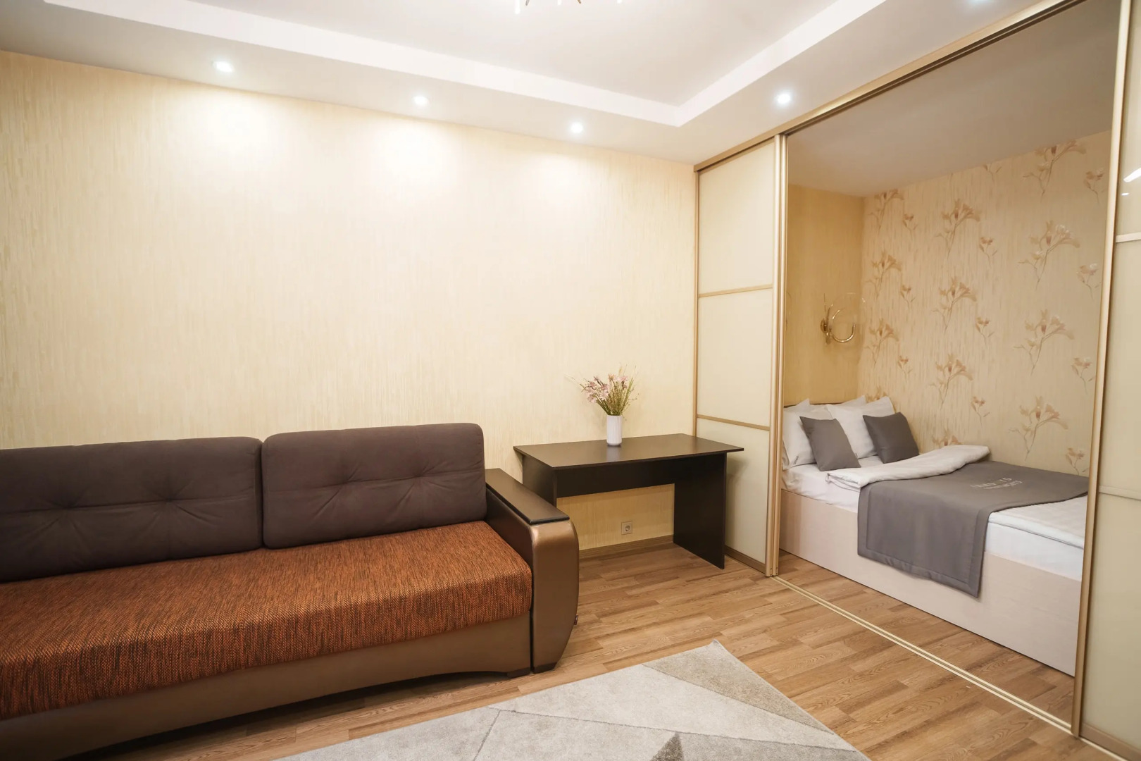 Квартира Inndays Apartments на Староникитская 105б (2)