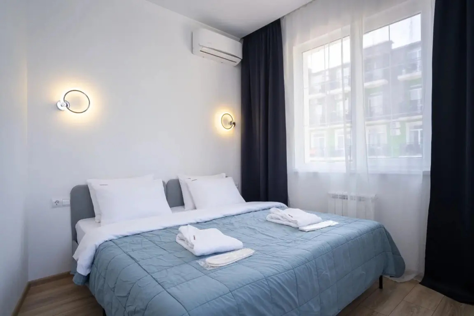 Апартаменты RED APARTMENTS Арт Лайт Дойл