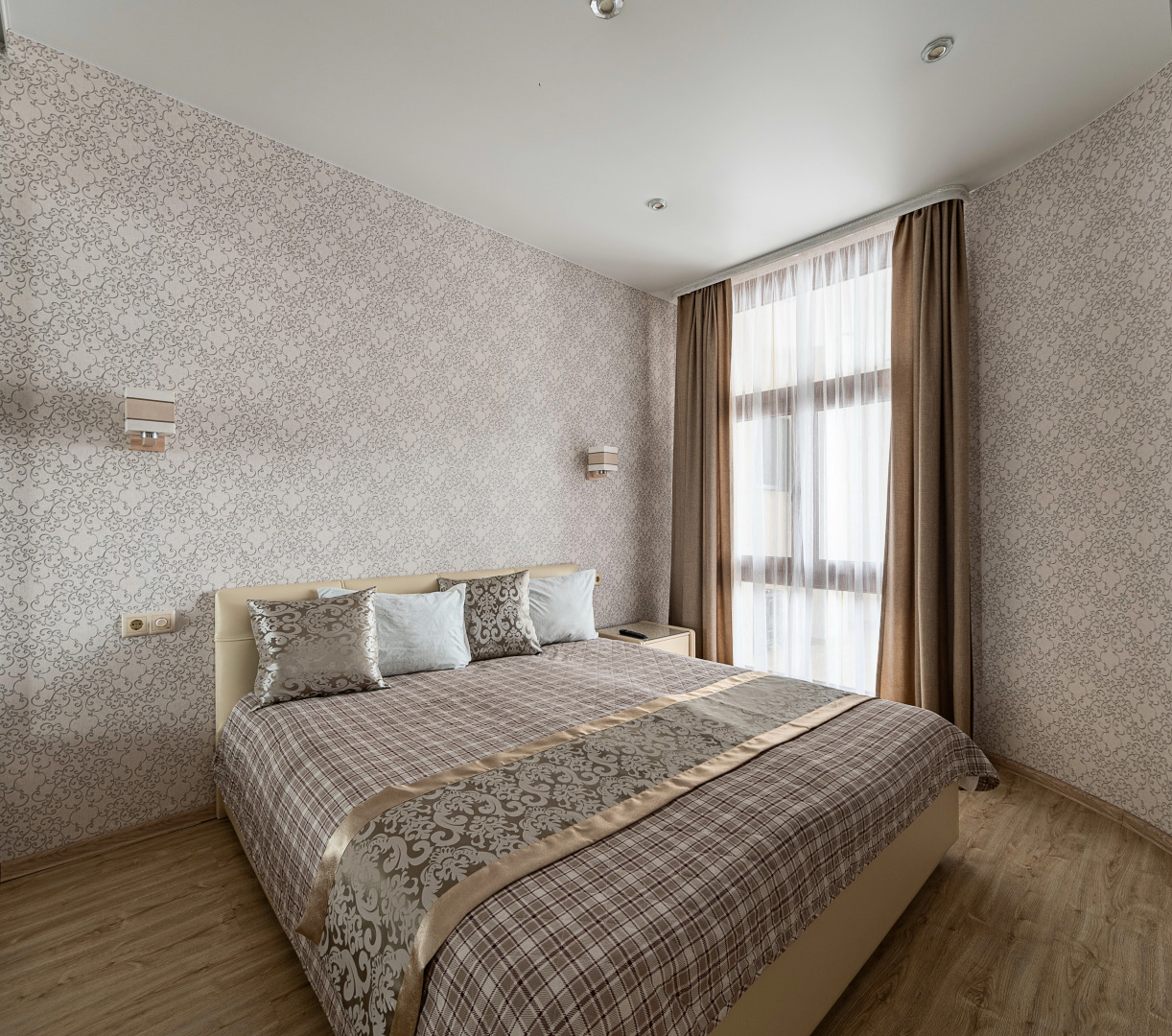 Апартаменты 2-комнатные в центре на Тигровой